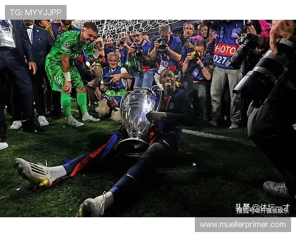 赛后与登贝莱交换球衣 阿莱士加西亚盛赞其为最棒球员 赛后与登贝莱交换球衣 阿莱士加西亚盛赞其为最棒球员